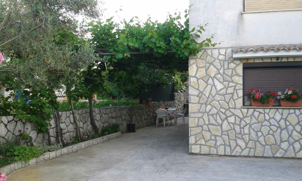 Apartma Tri Palme